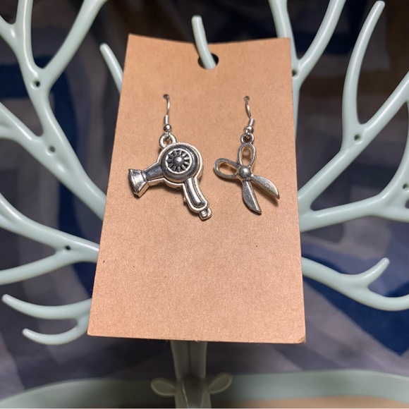 • Stylist earrings ✂️ 💁‍♀️ - Picture 1 of 1